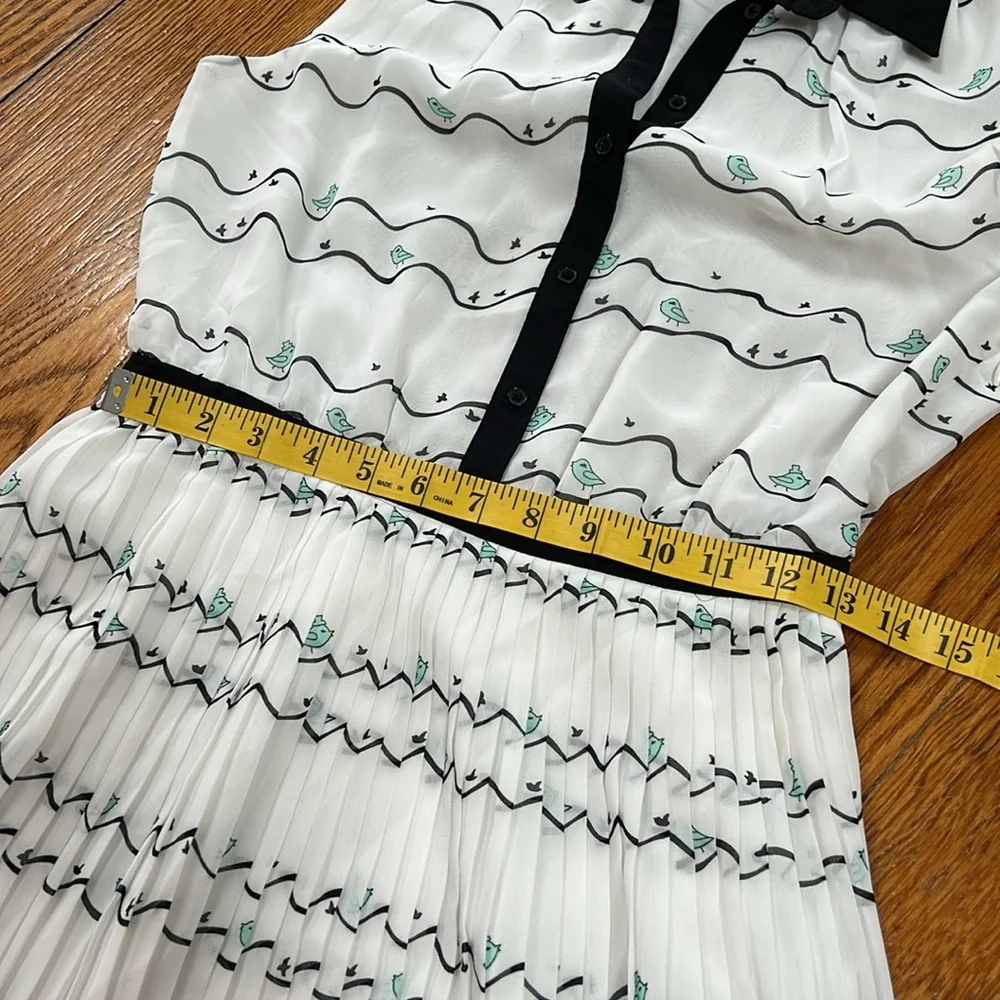 Forever 21 sleeveless dress.  Cute bird print. Size Small. Pleated skirt. - Picture 8 of 14